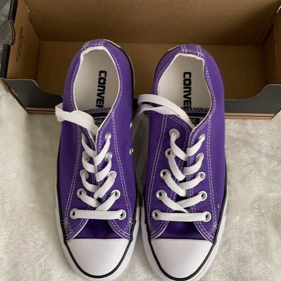 Purple Converse - Size 6 Women’s - Picture 1 of 3